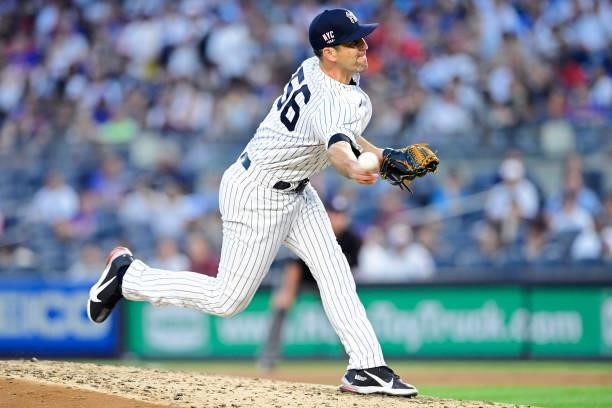 Darren O'Day of the New York Yankees delivers the pitch against the New York Mets during game two of a doubleheader at Yankee Stadium on July 04,...
