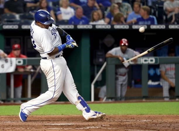 Salvador Perez of the Kansas City Royals breaks his bat during the 6th inning of the game against the Cincinnati Reds at Kauffman Stadium on July 06,...