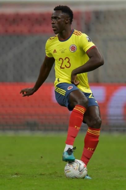Davinson Sanchez of Colombia controls the ball during a semi-final match of Copa America Brazil 2021 between Argentina and Colombia at Mane Garrincha...