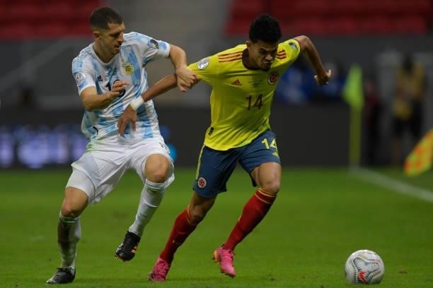Guido Rodriguez of Argentina competes for the ball with Luis Diaz of Colombia during a semi-final match of Copa America Brazil 2021 between Argentina...