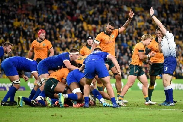 Michael Hooper of the Wallabies scores a try during the international Test match between the Australia Wallabies and France at Suncorp Stadium on...