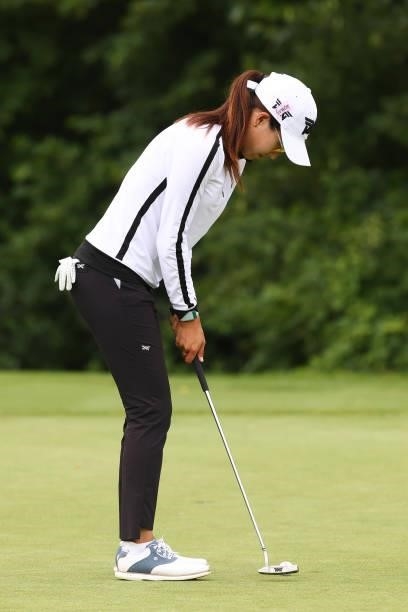 Jennifer Song putts on the sixth green during the first round of the Marathon LPGA Classic presented by Dana at Highland Meadows Golf Club in...