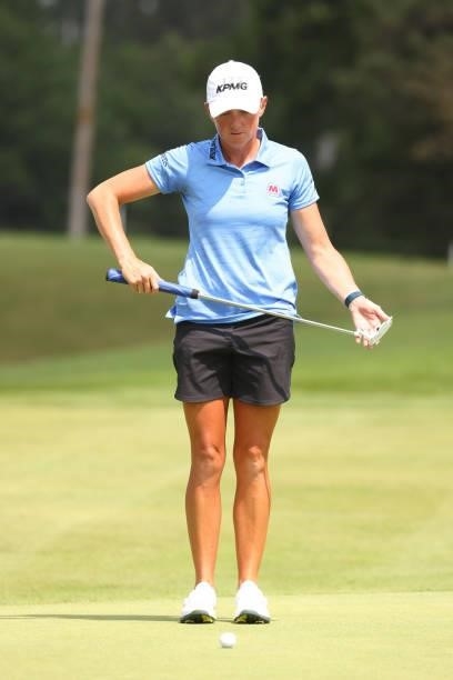 Stacy Lewis putts on the ninth green during the first round of the Marathon LPGA Classic presented by Dana at Highland Meadows Golf Club in Sylvania,...