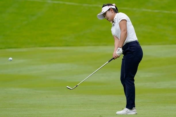 Yui Kawamoto of Japan chips on the 18th hole during the second round of the Nipponham Ladies Classic at Katsura Golf Club on July 09, 2021 in...