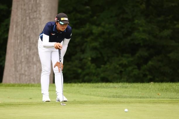 Yuka Saso of the Philippines reads a putt on the sixth green during the second round of the Marathon LPGA Classic presented by Dana at Highland...