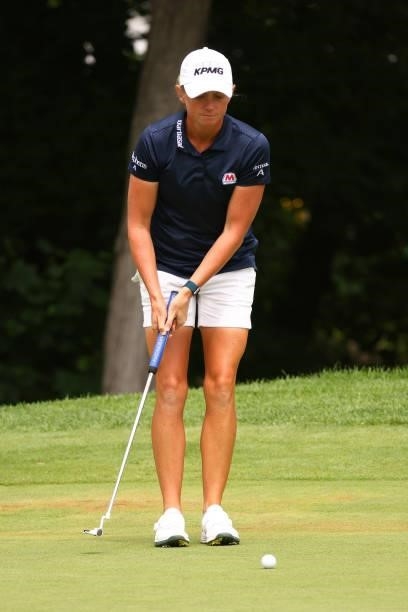 Stacy Lewis reads a putt on the sixth green during the second round of the Marathon LPGA Classic presented by Dana at Highland Meadows Golf Club in...