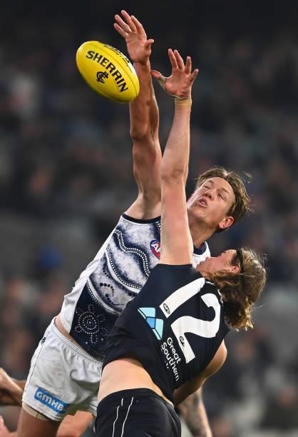 Rhys Stanley of the Cats and Tom De Koning of the Blues compete in the ruck during the round 17 AFL match between Carlton Blues and Geelong Cats at...
