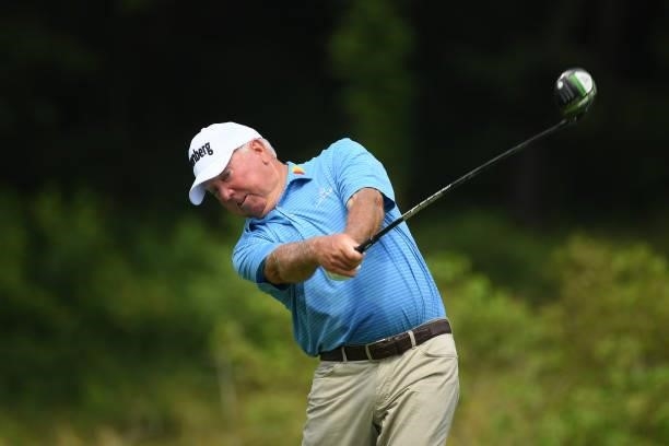 Mark O'Meara plays his shot from the fourth tee during the third round of the U.S. Senior Open Championship at the Omaha Country Club on July 10,...