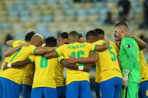 Players of Brazil huddle prior to the final of Copa America Brazil 2021 between Brazil and Argentina at Maracana Stadium on July 10, 2021 in Rio de...