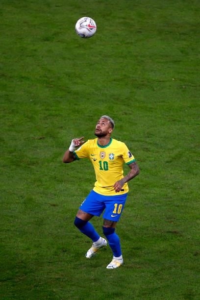 Neymar Jr. Of Brazil heads the ball during the final of Copa America Brazil 2021 between Brazil and Argentina at Maracana Stadium on July 10, 2021 in...