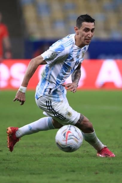 Angel Di Maria of Argentina controls the ball during the final of Copa America Brazil 2021 between Brazil and Argentina at Maracana Stadium on July...