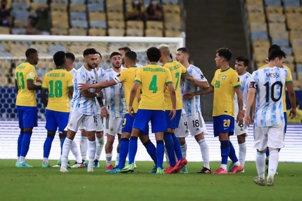 Rodrigo De Paul of Argentina and teammates argue with Richarlison of Brazil and teammates during the final of Copa America Brazil 2021 between Brazil...