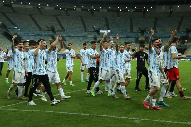 Rodrigo De Paul of Argentina celebrates with teammates after winning during the final of Copa America Brazil 2021 between Brazil and Argentina at...
