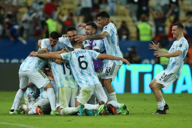 Giovani Lo Celso, German Pezzella, Cristian Romero of Argentina jump to celebrate with their captain Lionel Messi after winning the final of Copa...