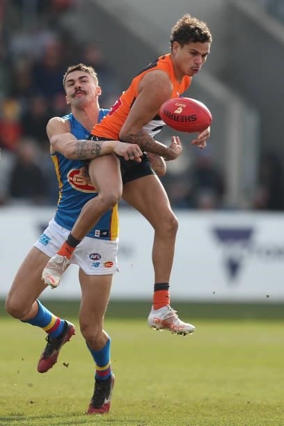 Bobby Hill of the Giants takes a mark during the round 17 AFL match between Greater Western Sydney Giants and Gold Coast Suns at Mars Stadium on July...