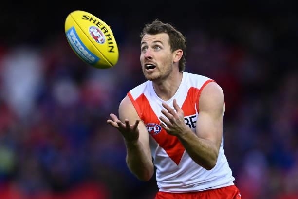 Harry Cunningham of the Swans marks during the round 17 AFL match between Western Bulldogs and Sydney Swans at Marvel Stadium on July 11, 2021 in...