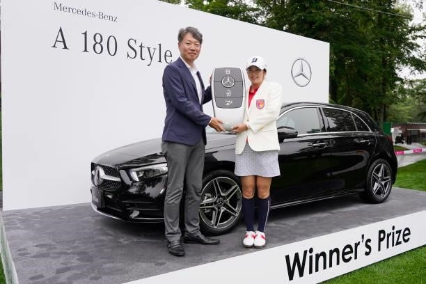 Kotone Hori of Japan poses with Mercedes-Benz Japan President & CEO Kintaro Ueno after winning the tournament following the final round of the...
