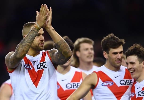 Lance Franklin and his Swans team mates celebrate winning the round 17 AFL match between Western Bulldogs and Sydney Swans at Marvel Stadium on July...