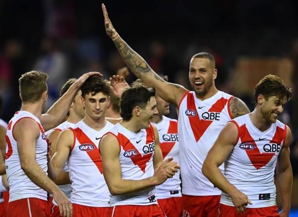 Lance Franklin and his Swans team mates celebrate winning the round 17 AFL match between Western Bulldogs and Sydney Swans at Marvel Stadium on July...