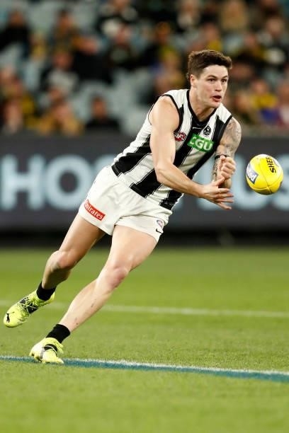Jack Crisp of the Magpies handballs during the round 17 AFL match between Richmond Tigers and Collingwood Magpies at Melbourne Cricket Ground on July...