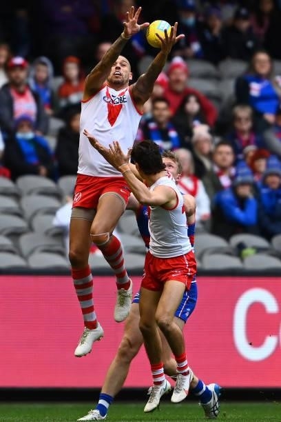 Lance Franklin of the Swans marks during the round 17 AFL match between Western Bulldogs and Sydney Swans at Marvel Stadium on July 11, 2021 in...