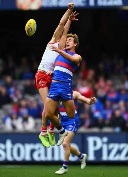 Mitch Wallis of the Bulldogs attempts to mark during the round 17 AFL match between Western Bulldogs and Sydney Swans at Marvel Stadium on July 11,...