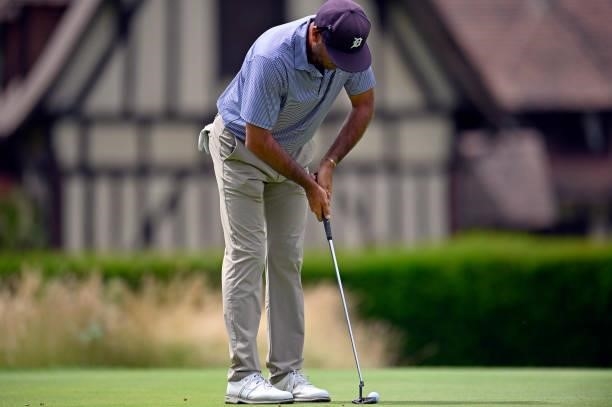 Hugo Leon of Chile putts on the 10th hole on during Day Four of Le Vaudreuil Golf Challenge at Golf PGA France du Vaudreuil on July 11, 2021 in Le...