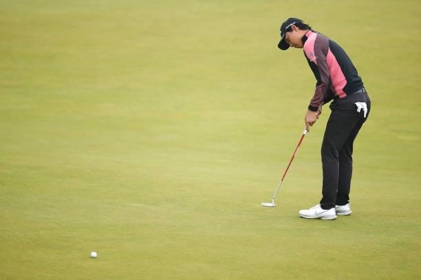 Min Woo Lee of Australia putts on the18th green during Day Four of the abrdn Scottish Open at The Renaissance Club on July 11, 2021 in North Berwick,...