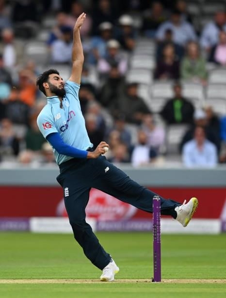 Saqib Mahmood of England bowls during the 2nd Royal London Series One Day International between England and Pakistan at Lord's Cricket Ground on July...