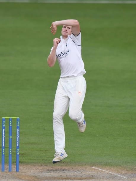 Rob Yates of Warwickshire bowls during the LV = Insurance County Championship match between Worcestershire and Warwickshire at New Road on July 13,...