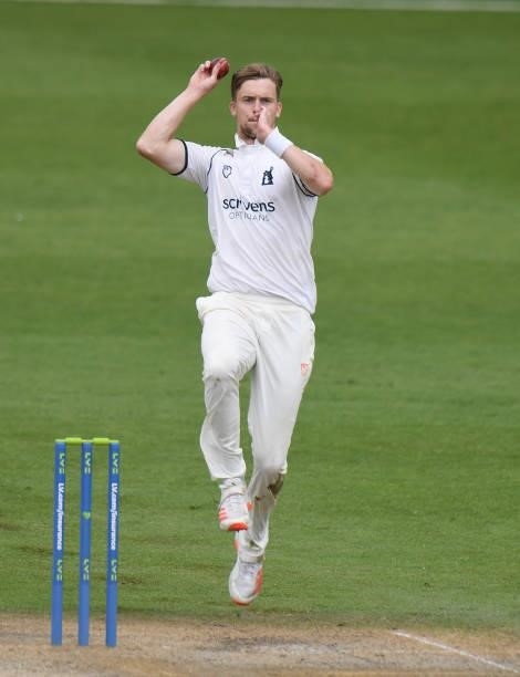 Craig Miles of Warwickshire bowls during the LV = Insurance County Championship match between Worcestershire and Warwickshire at New Road on July 13,...