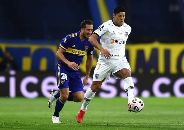 Hulk of Atletico MG fights for the ball with Carlos Izquierdoz of Boca Juniors of Boca Juniors during a round of sixteen match between Boca Juniors...
