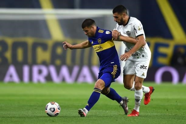 Marcelo Weigandt of Boca Juniors fights for the ball with Júnior Alonso of Atletico MG during a round of sixteen match between Boca Juniors and...