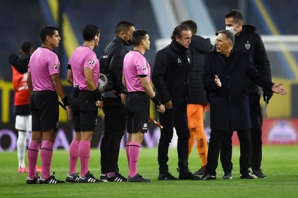 Miguel Angel Russo head coach of Boca Juniors talks to Cuca head coach of Atletico MG during a round of sixteen match between Boca Juniors and...