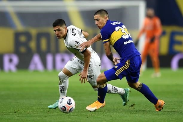 Jefferson Savarino of Atletico MG fights for the ball with Gonzalo Sandez of Boca Juniors during a round of sixteen match between Boca Juniors and...