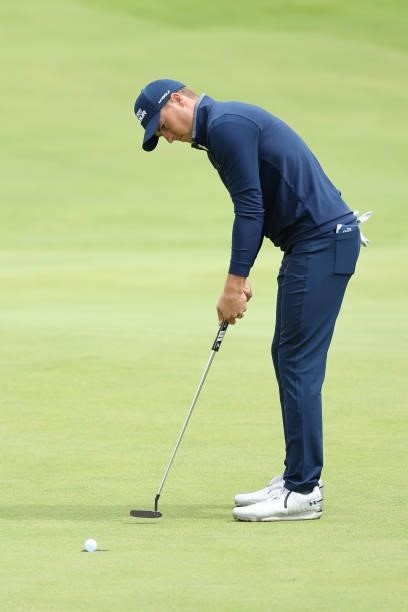 Jordan Speith of United States putts during Day One of The 149th Open at Royal St George’s Golf Club on July 15, 2021 in Sandwich, England.