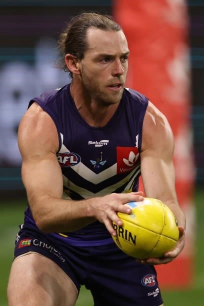 Travis Colyer of the Dockers in action during the round 18 AFL match between the Fremantle Dockers and Geelong Cats at Optus Stadium on July 15, 2021...
