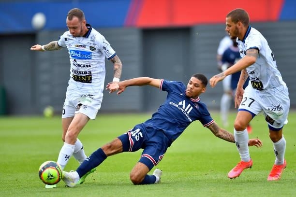 Alexandre Fressange of Paris Saint-Germain fights for possession during the friendly match between Paris Saint-Germain and FC Chambly at Ooredoo...