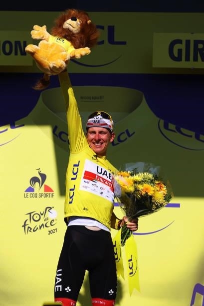 Tadej Pogačar of Slovenia and UAE-Team Emirates yellow leader jersey celebrates at podium during the 108th Tour de France 2021, Stage 20 a 30,8km...