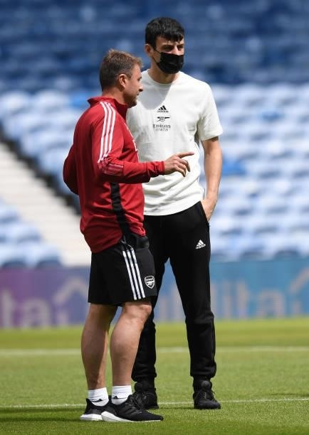 Tom Smith of Arsenal chats to Arsenal Goalkeeping Coach Inaki Cana before the pre season match between Glasgow Rangers and Arsenal at Ibrox Stadium...