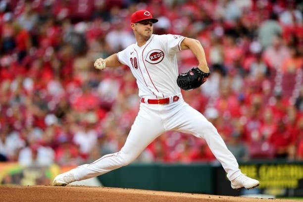 Tyler Mahle of the Cincinnati Reds pitches during a game between the Milwaukee Brewers and Cincinnati Reds at Great American Ball Park on July 16,...