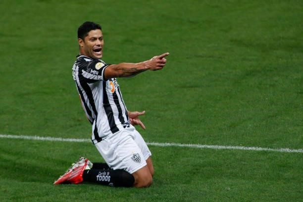 Hulk of Atletico Mineiro celebrates after scoring his team's first goal during a match between Corinthians and Atletico Mineiro as part of...