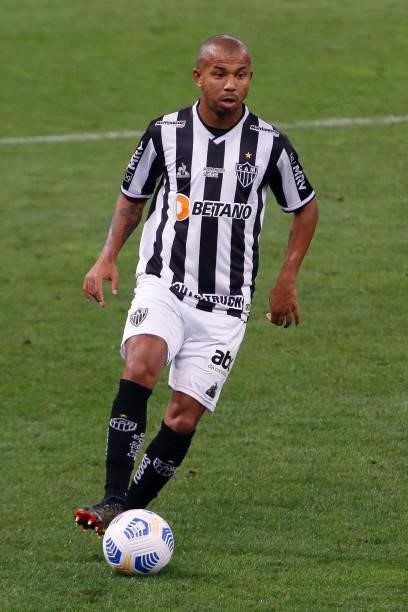Mariano of Atletico Mineiro controls the ball during a match between Corinthians and Atletico Mineiro as part of Brasileirao 2021 at Arena...