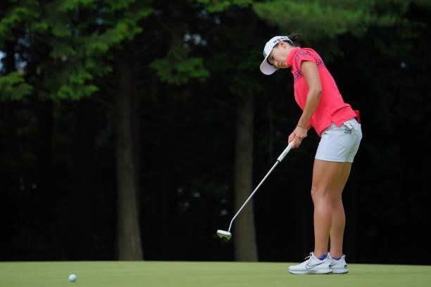 Chae-young Yoon of South Korea attempts a putt on the 2nd green during third round of the GMO Internet Ladies Samantha Thavasa Global Cup at Eagle...