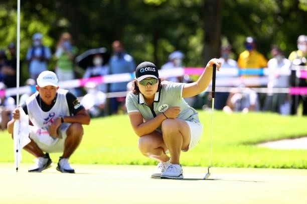 Min-young Lee of South Korea lines up a putt on the 18th green during third round of the GMO Internet Ladies Samantha Thavasa Global Cup at Eagle...