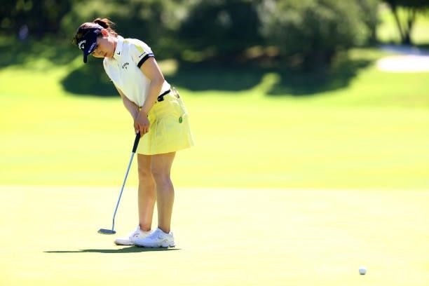 Yuna Nishimura of Japan attempts a putt on the 18th green during third round of the GMO Internet Ladies Samantha Thavasa Global Cup at Eagle Point...