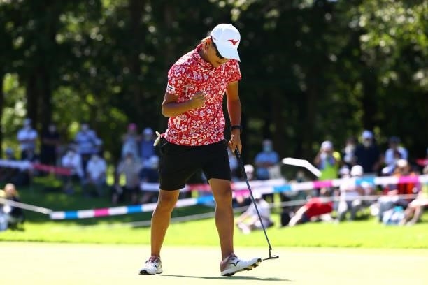 Mao Nozawa of Japan celebrates holing the par putt on the 18th green during final round of the GMO Internet Ladies Samantha Thavasa Global Cup at...