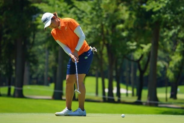 Maiko Wakabayashi of Japan attempts a putt on the 9th green during third round of the GMO Internet Ladies Samantha Thavasa Global Cup at Eagle Point...