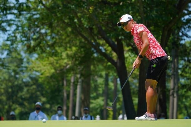 Mao Nozawa of Japan attempts a putt on the 9th green during third round of the GMO Internet Ladies Samantha Thavasa Global Cup at Eagle Point Golf...