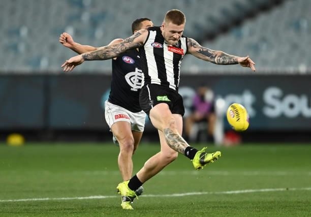 Jordan De Goey of the Magpies kicks the ball during the round 18 AFL match between Collingwood Magpies and Carlton Blues at Melbourne Cricket Ground...